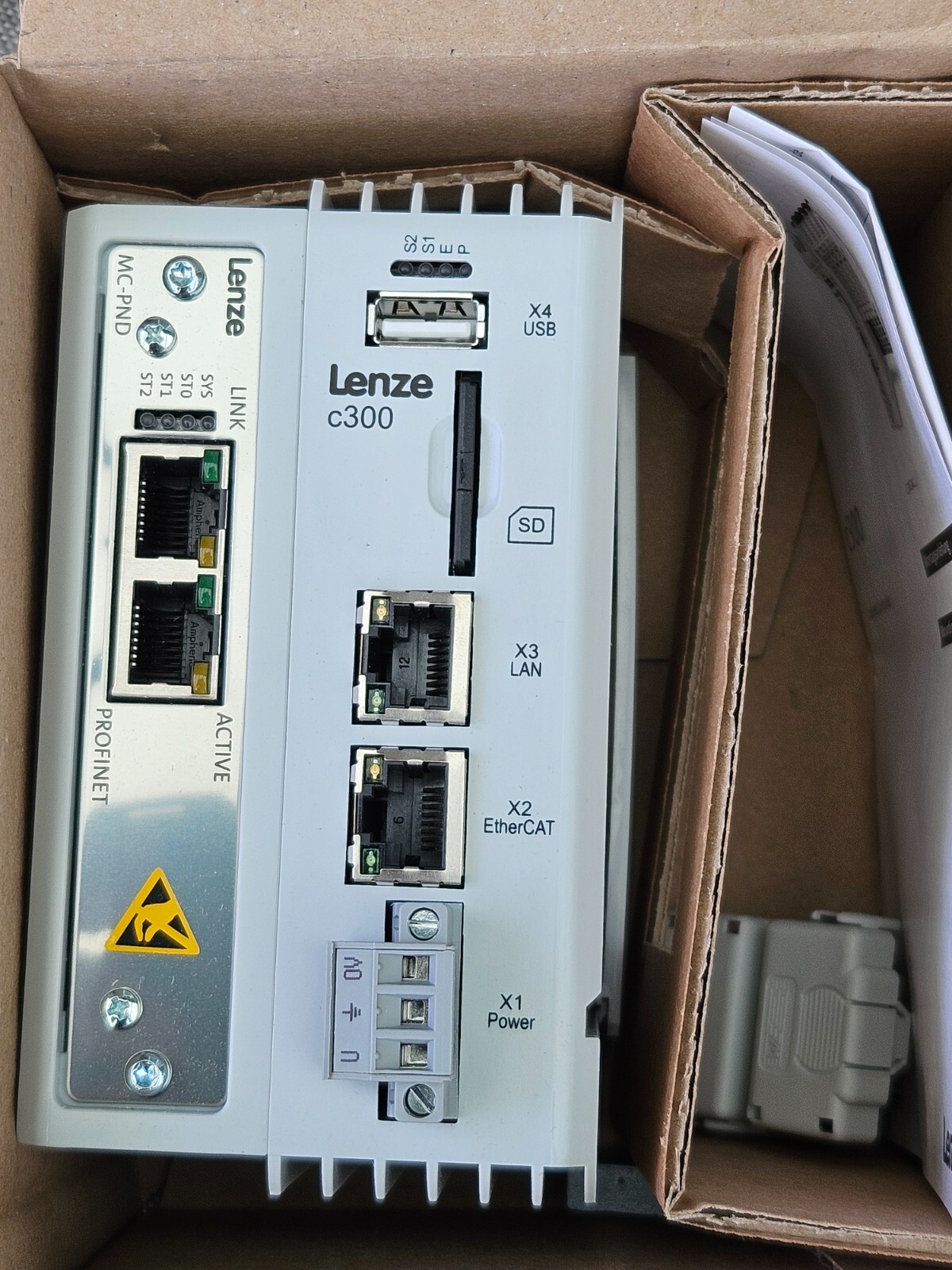 Lenze C300 C30GAC00000F3G8XXX-02S3C300000 NEW