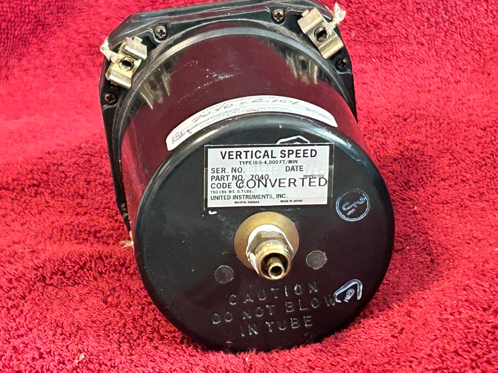 UNITED INSTRUMENTS LIGHTED VERTICAL SPEED INDICATOR P/N 7040-C104