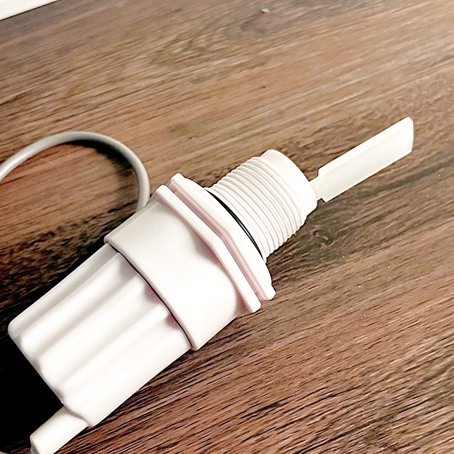 GNR00003 Flow Switch Sensor Solaxx Saltron Reliant 2 Pin Round DELEYAPARS
