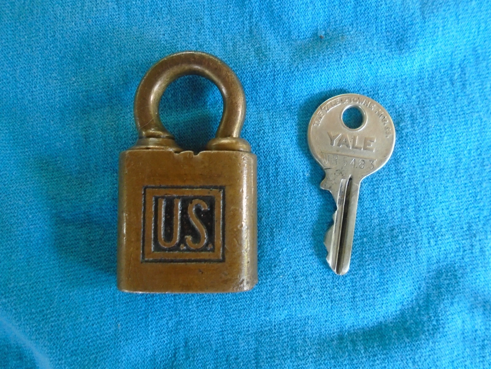 vintage Yale lock, marked US, opens by pushing key up, not turning it, works
