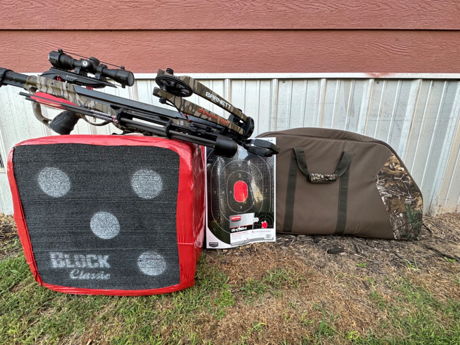 Barnett Expedition 350 Crossbow with Case, Block Target, and Splattering Targets