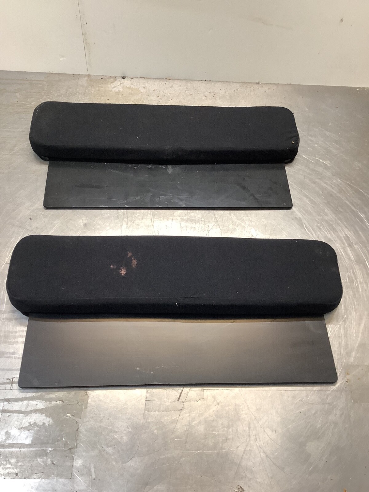 18" Lateral Thigh Guard Supports for Quantum 40000 Power Wheelchairs - (A1)