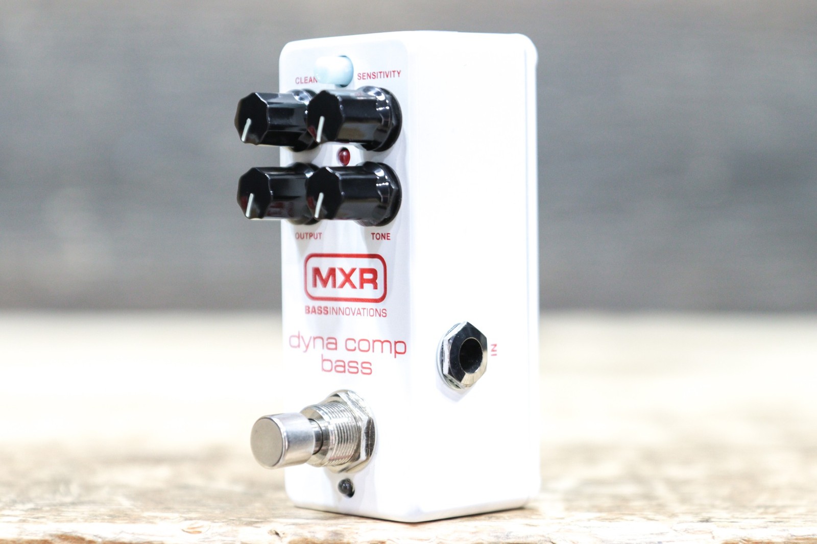 MXR M282 Dyna Comp Bass Compressor Mini Clean & Tone Controls Effect Pedal w/Box