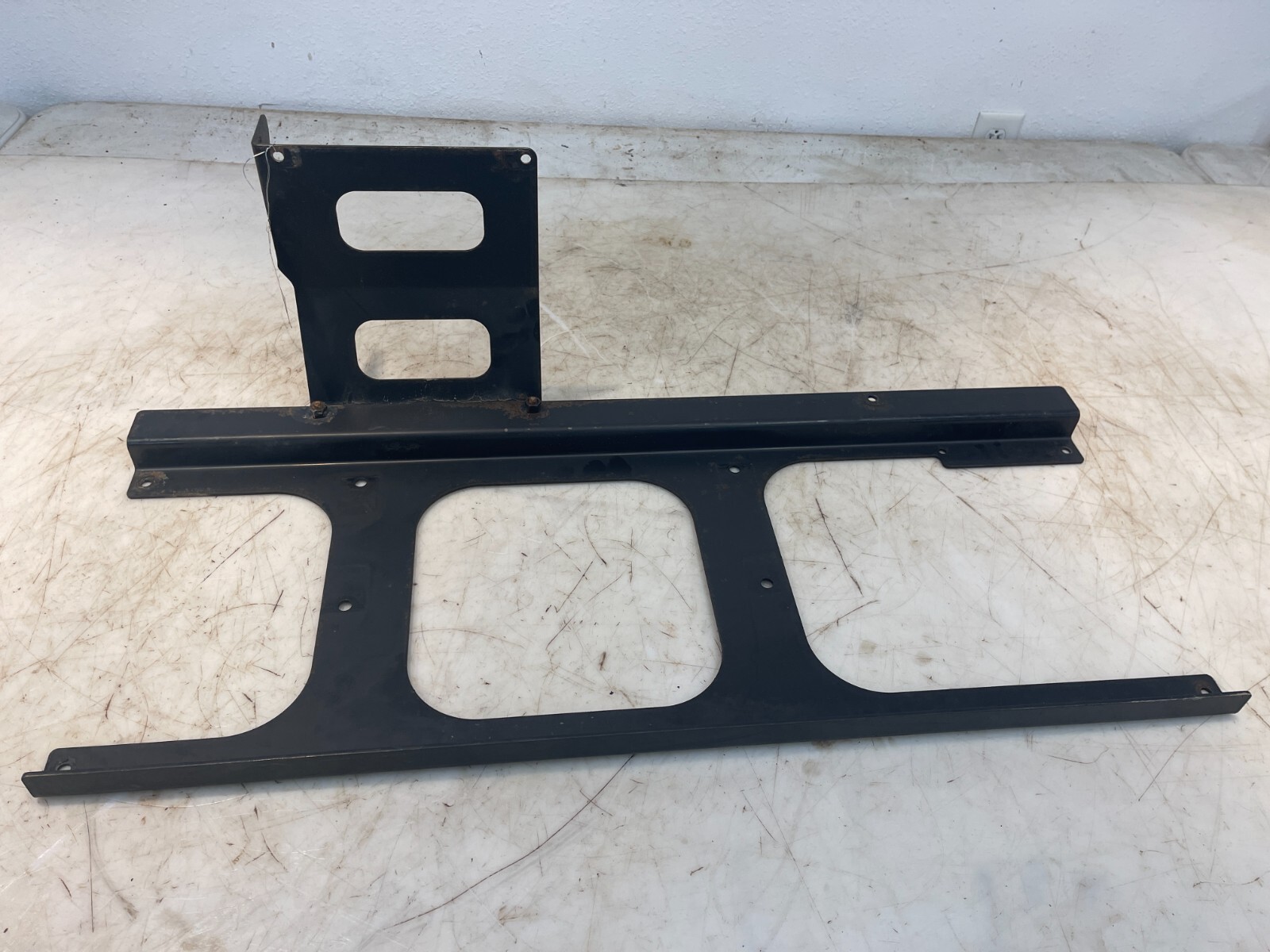 Case IH Patriot 3230 Sprayer Air Cleaner Mount Bracket