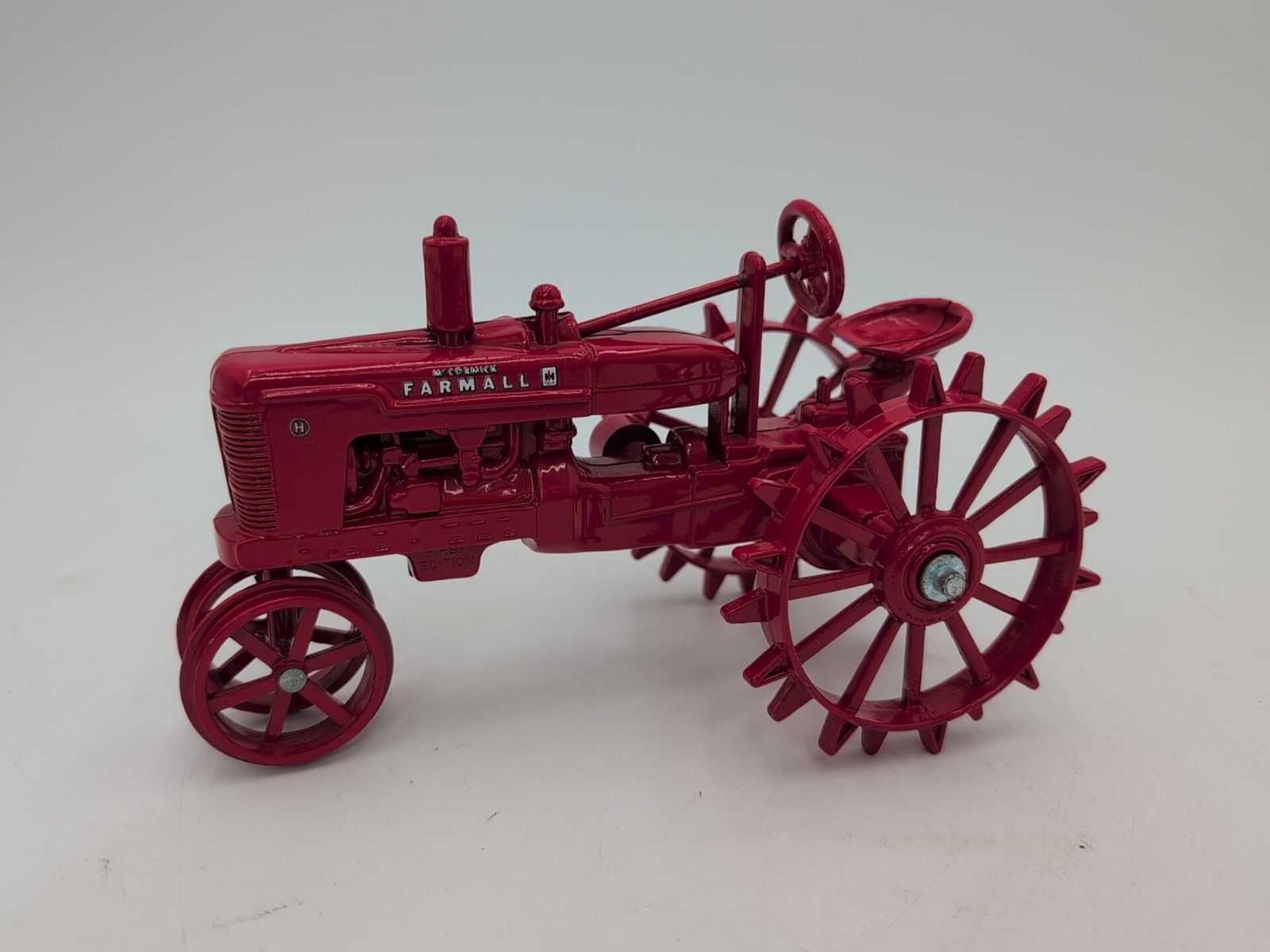 1/16 Scale Models Farmall H Tractor With Narrow Front Tractor On Steel
