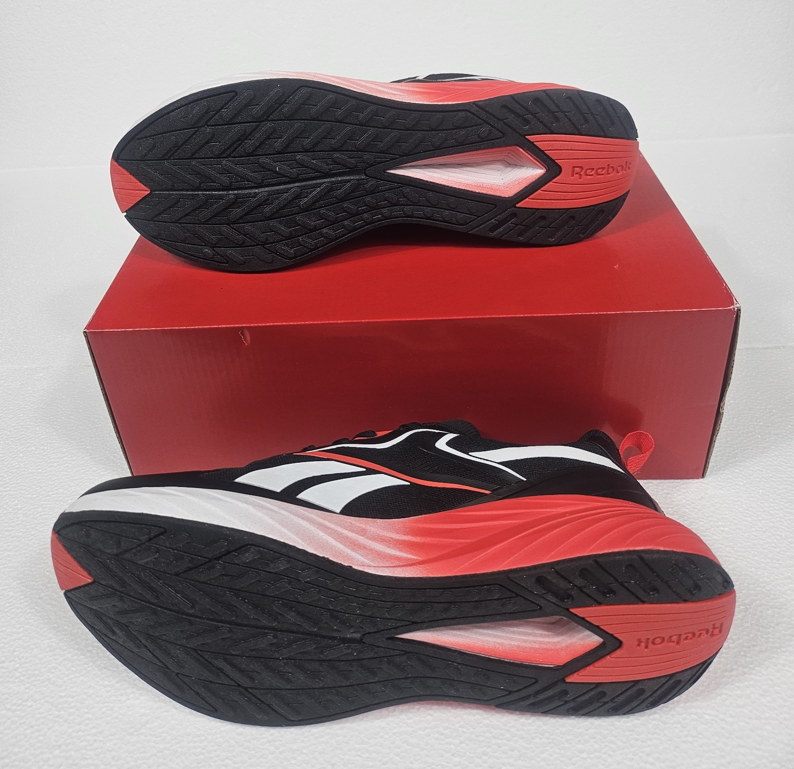 Men's Running Shoes 10.5 Reebok Verse Black White Red Athletic Sneakers Cushion