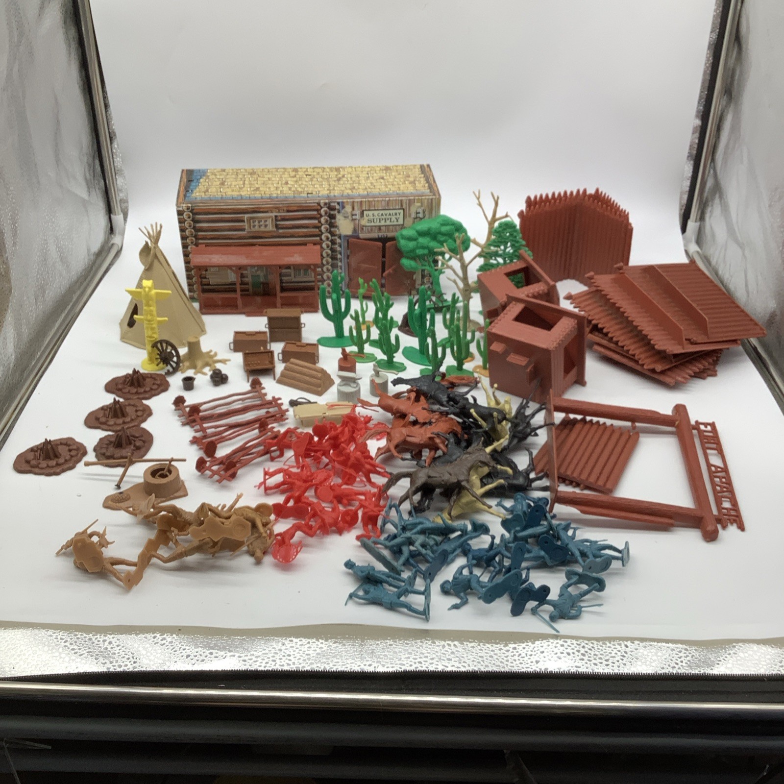 Marx Fort Apache Stockade Cavalry Playset Plus Soldiers Indians & More #2