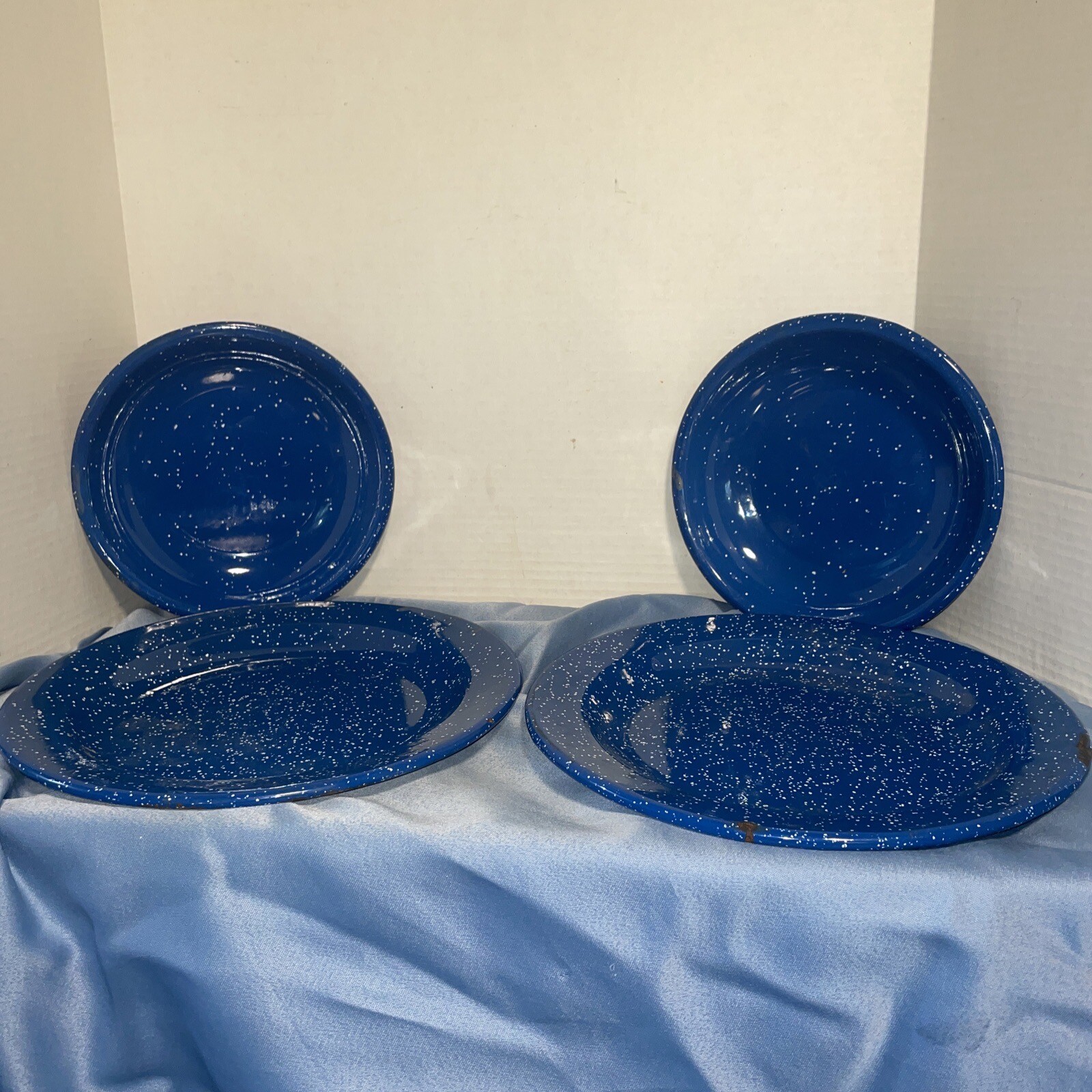 2 Blue White Speckled Enamelware 10.5”Dinner Plates&2- 8” Bowls-Some Damage See