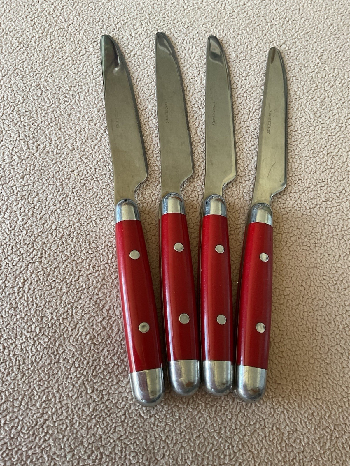 Lot Of 4 Dinner Knives Stainless Steel Unbranded Resin/Bakelite? Replacements