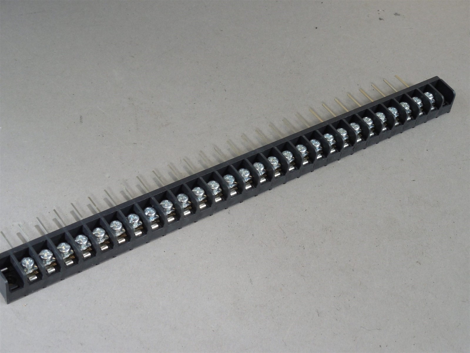 LOT of (18) Barrier Strip Connector 4-796612-9 Terminal Block 28 Circuit 0.375"