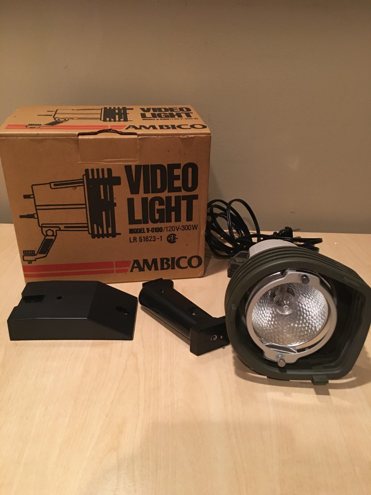 NEW Vintage Ambico Video Light Model V-0100 120V 300W Plug In Photography