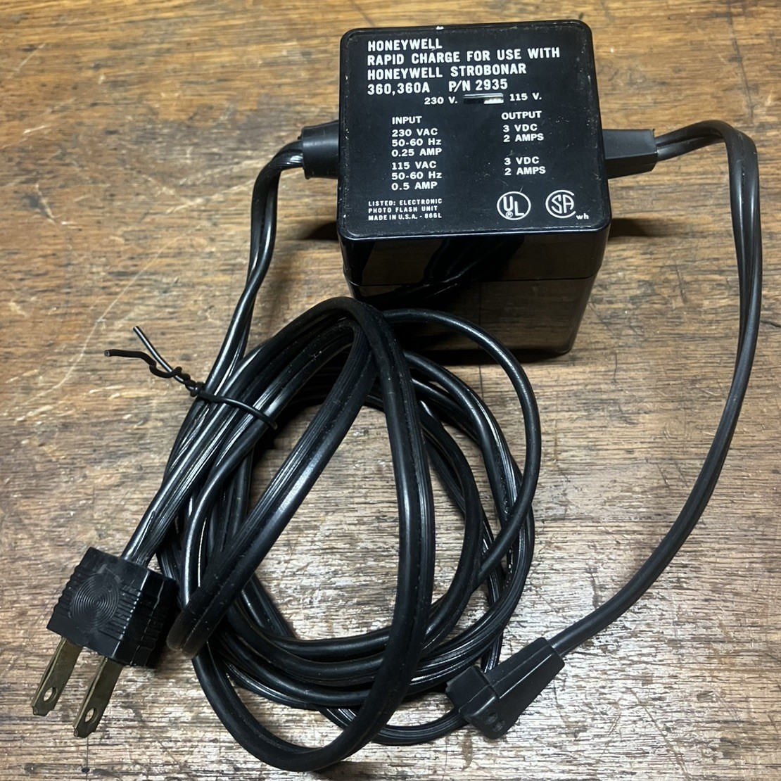 Honeywell Strobnar Rapid Charger P/N2935 360, 360A 230/115VAC 3VDC Output 2AMPS