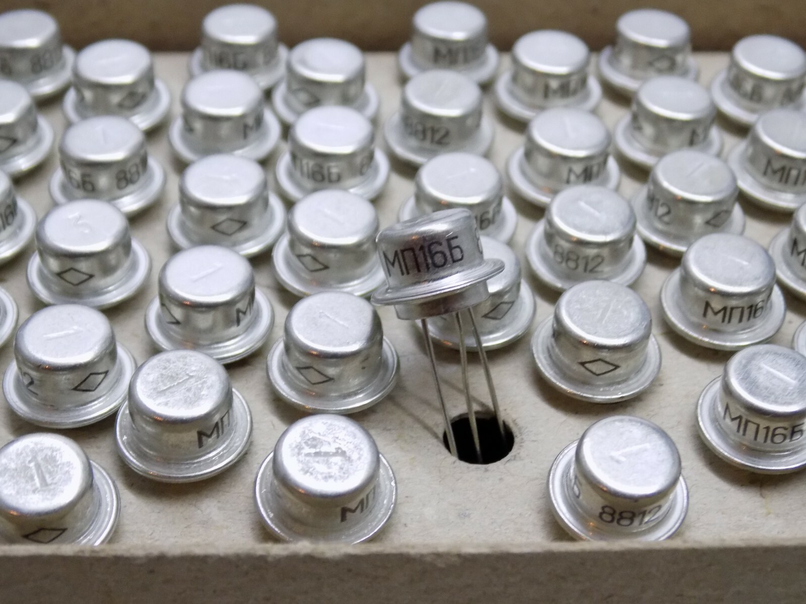 25x MP16B GERMANIUM PNP TRANSISTOR