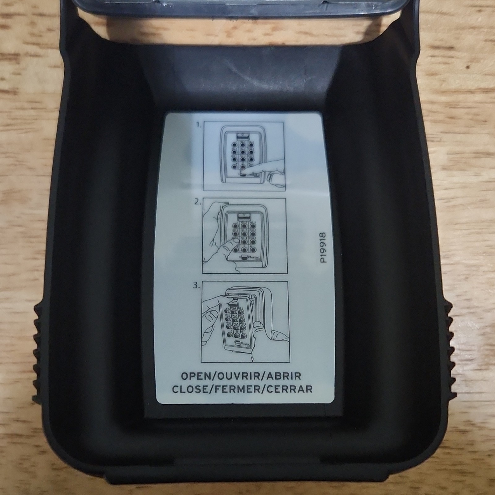 Master Lock P19918 Key Safe Keypad Combination Weather-Resistant Black/Silver