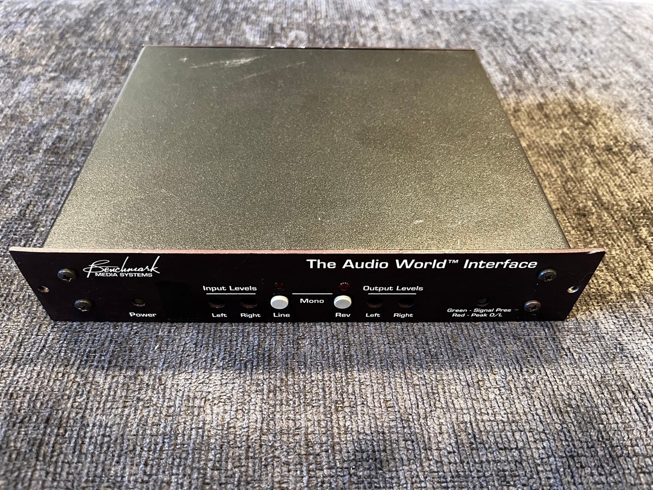 BENCHMARK Media Systems the Audio World Interface / No Cables / Untested