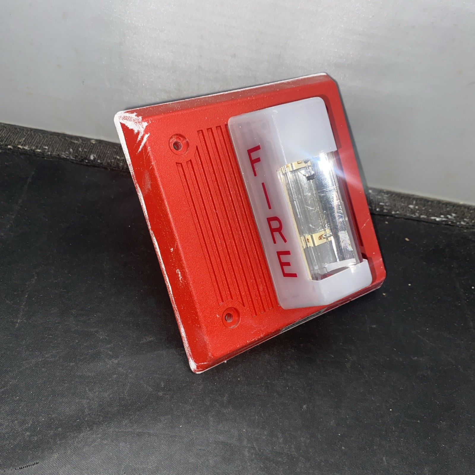Wheelock EH-DL1-WH-24-VF-R Fire Alarm Horn Strobe 24V Wall Mount Red - Working