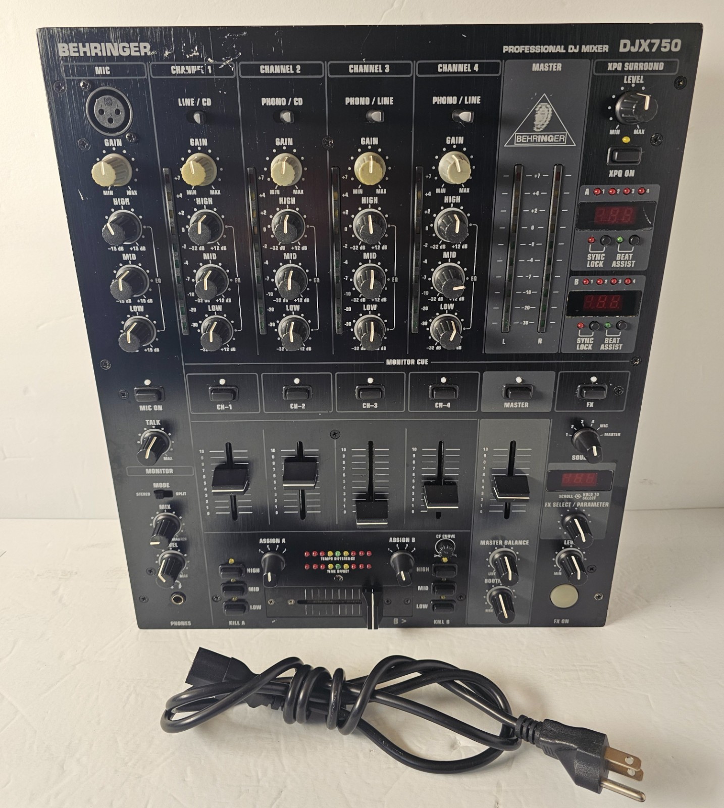 Behringer Professional DJ Mixer DJX750