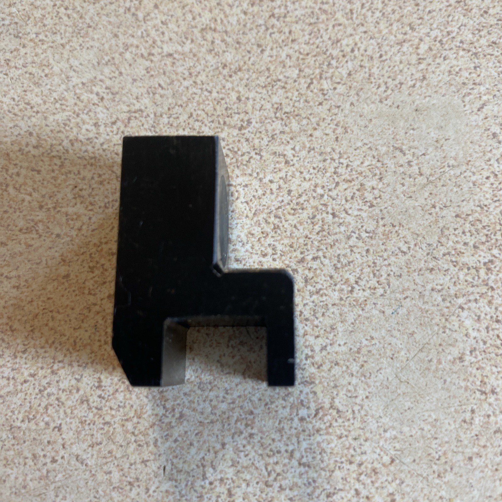 Magnetic Edge Finder Chair