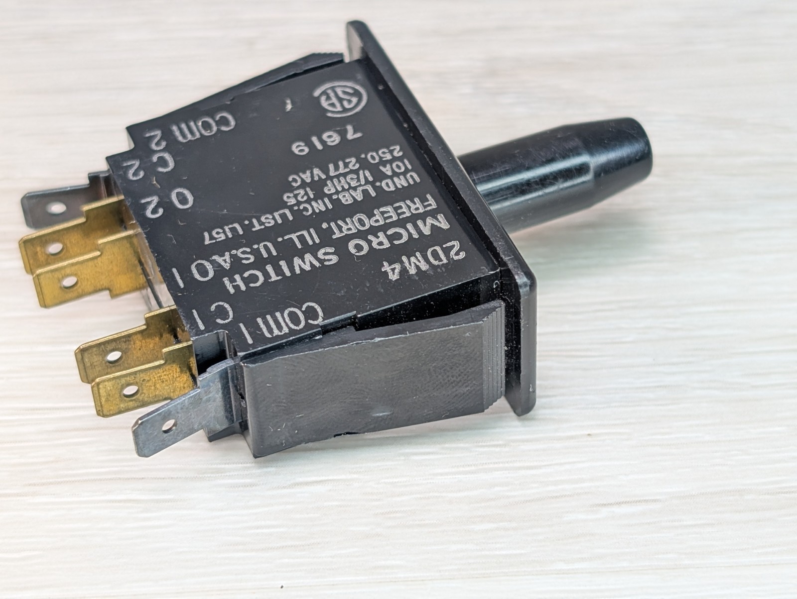 NEW Honeywell MicroSwitch 2DM4 Push / Pull Switch Plunger Actuator 10A 250VAC
