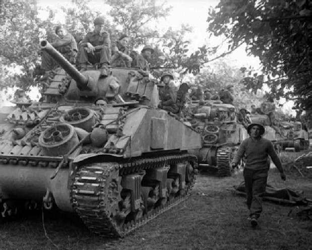 British Soldiers with tank Normandy Campaign/Invasion WWII Photo 781a