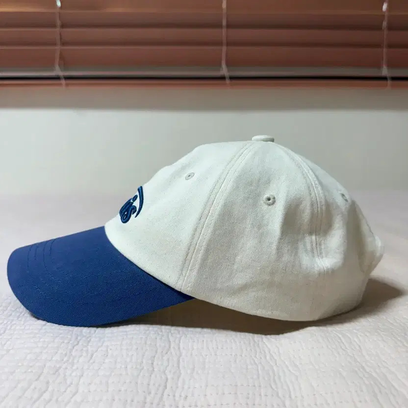 Emis White/Blue Baseball Cap
