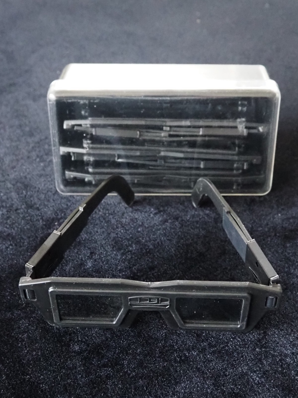 Set of 5 FED Stereoscopic 3D Glasses - Black - with storage - Passive