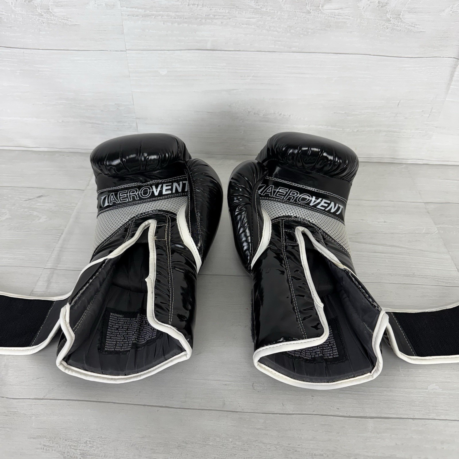 Title Boxing Gloves Black Size Medium 12oz Aerovent