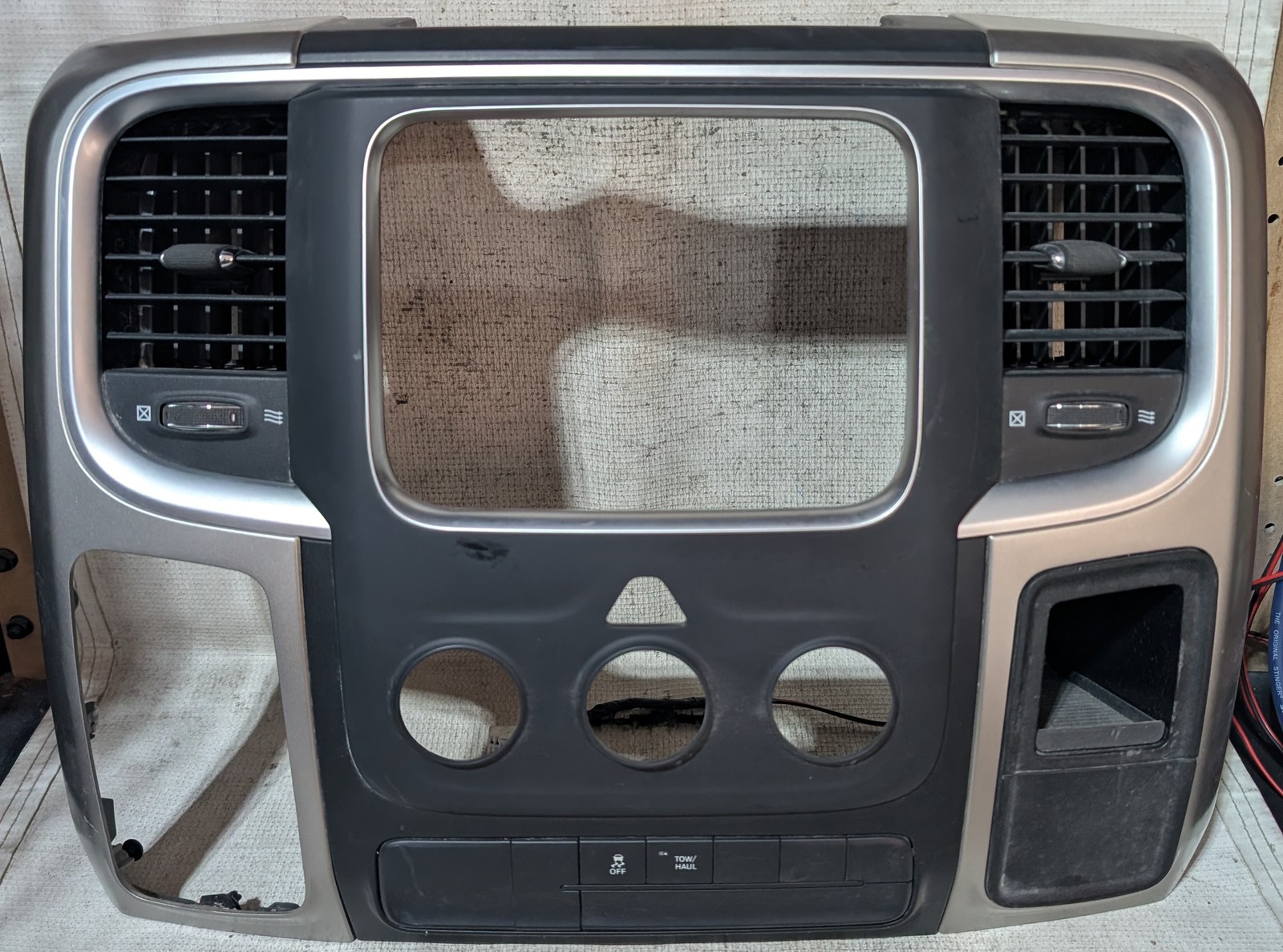 Dodge Ram 1500 2013 2014 2015 2016 2017 Radio & Climate Control Trim Bezel