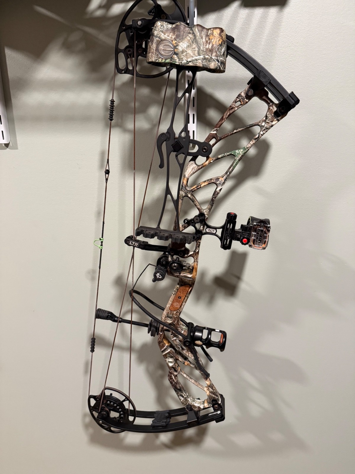 elite kure compound bow 23-30” draw 65 lbs