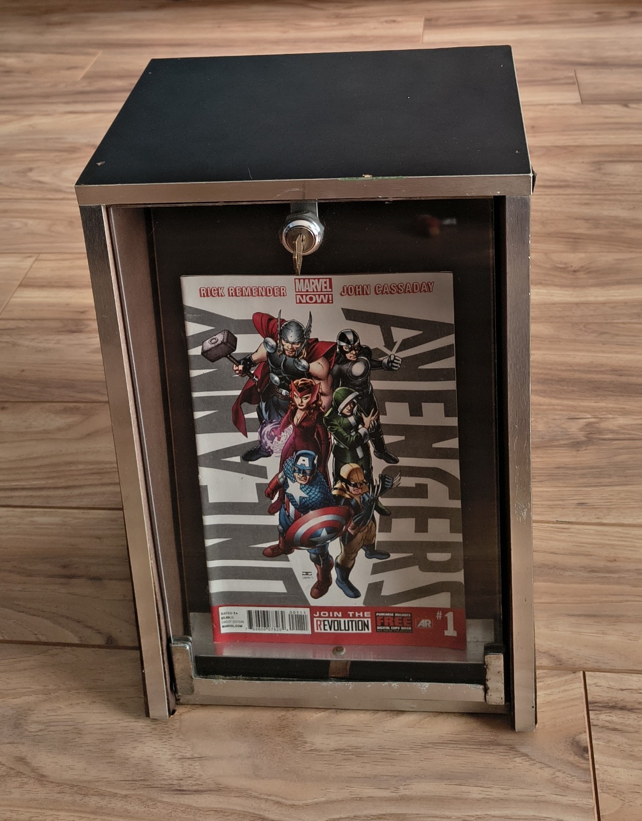 MCM Table Top Locking Display Case Cabinet for Comics Toys Collectibles w/ Key