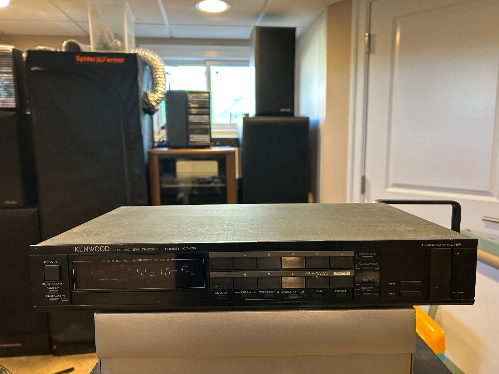 Kenwood KT-76 AM/FM Stereo Tuner with Manual