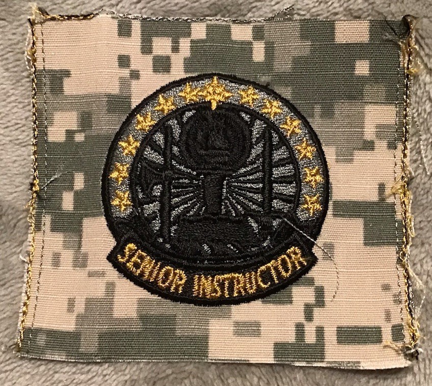 US Army Senior Instructor ID Badge Insignia Universal Camouflage Pattern Patch