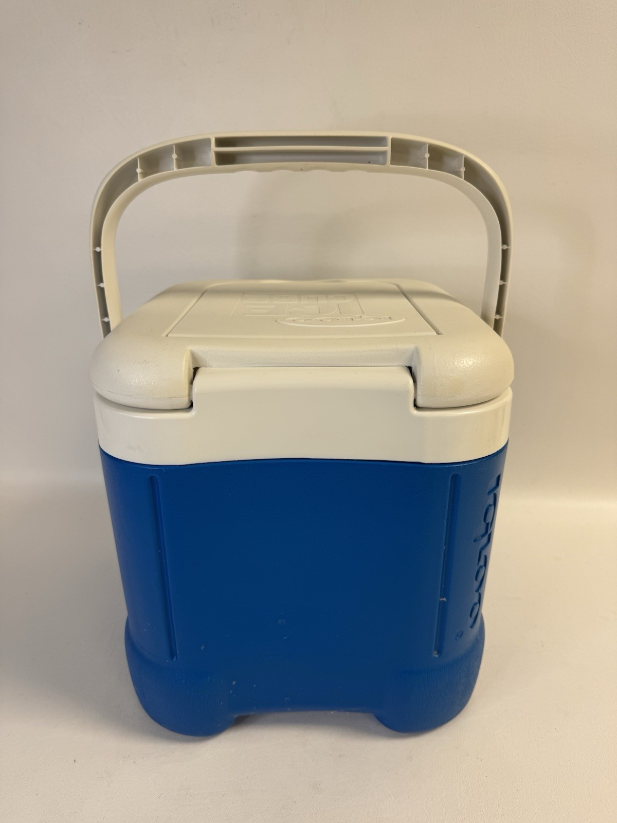 Igloo Ice Cube 12 Quart 14 Can Plastic Cooler Blue White Top Compartment Handle