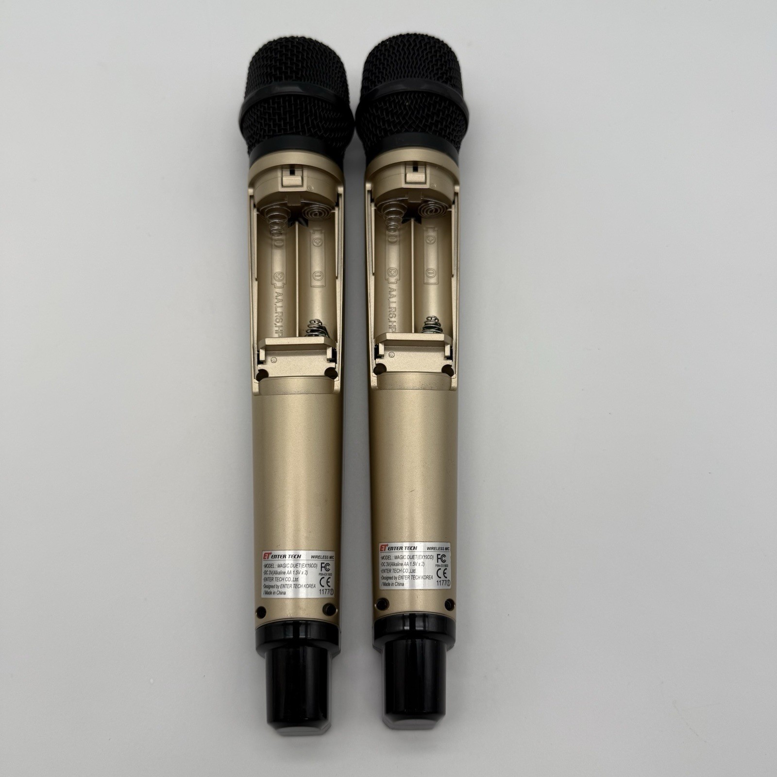 Diamond Magic Sing ET19KV Karaoke With 2 Wireless Mics READ!!!