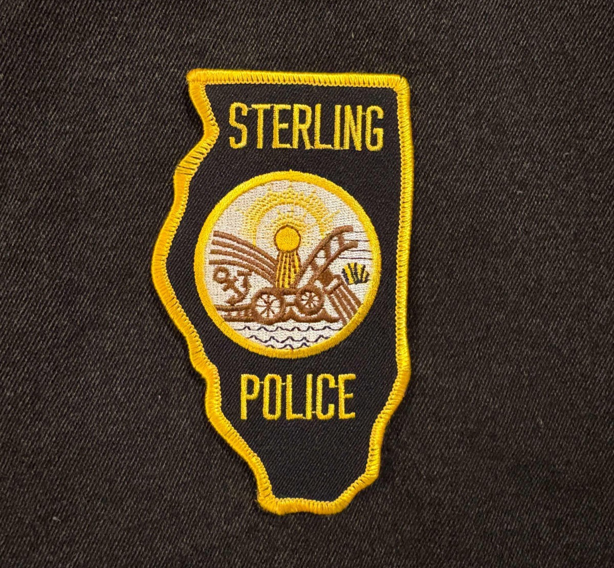 ILLINOIS IL STERLING POLICE SHOULDER PATCH SHERIFF PATCH