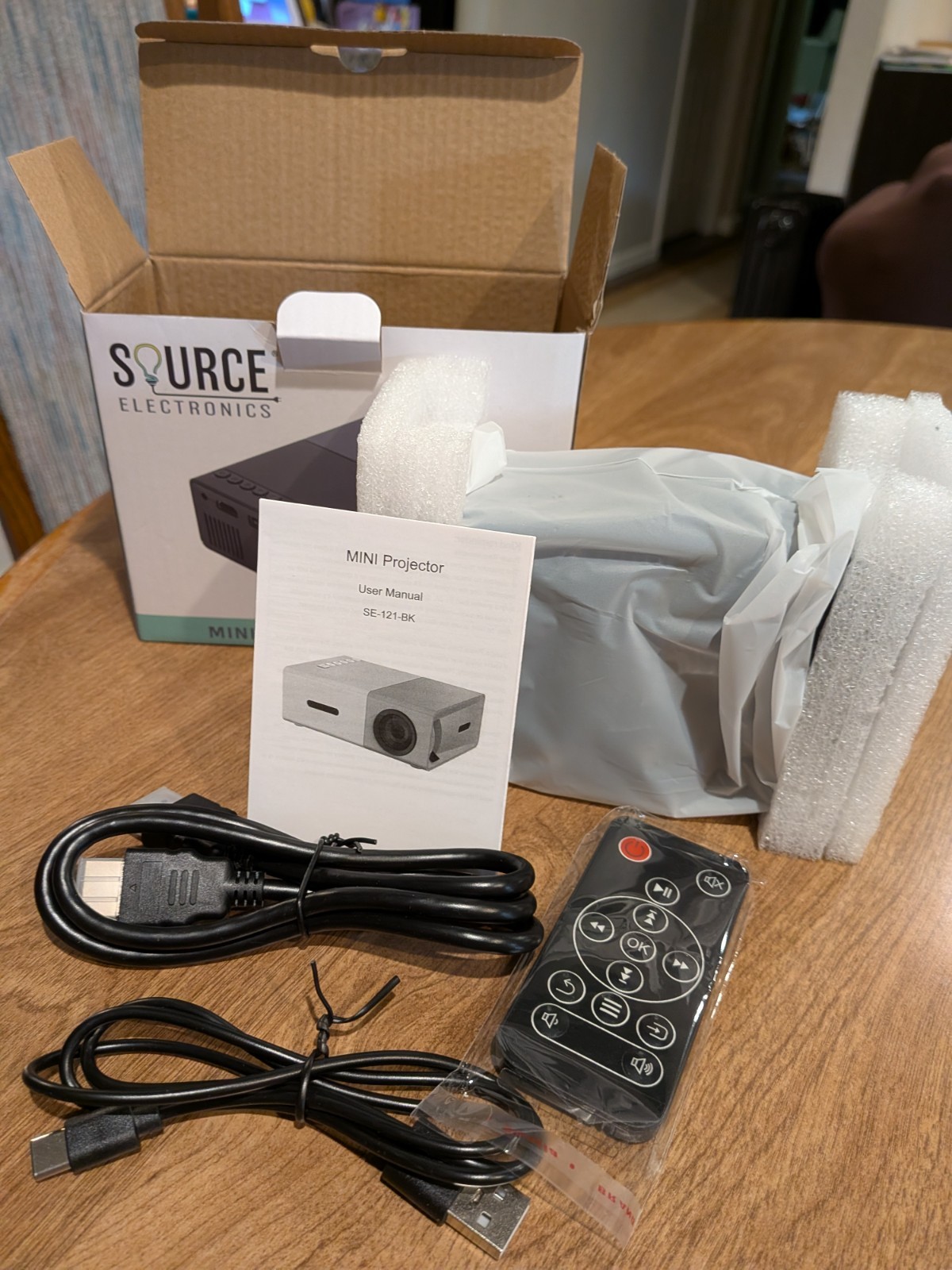 Source Electronics Mini 6” Portable Projector LCD, New in Box