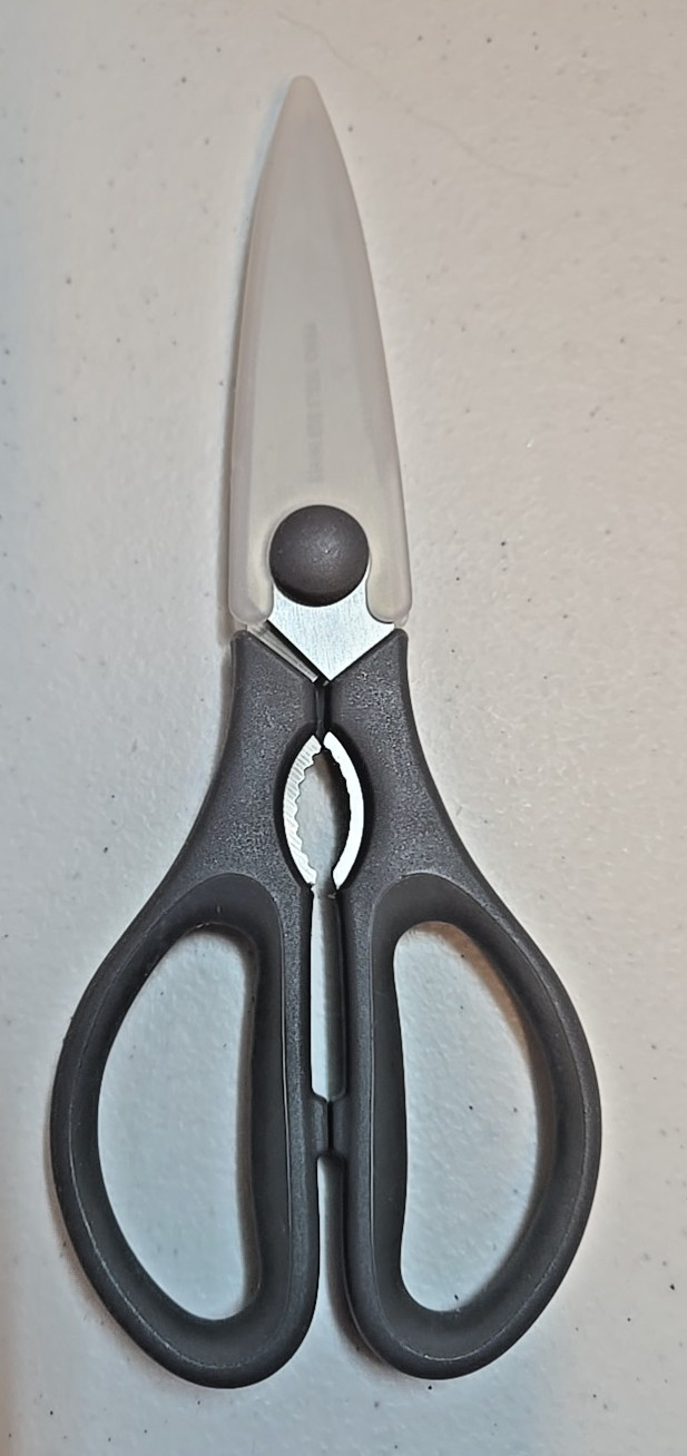 Figmint 8.5" Kitchen Shears; Stainless Steel; China; Cover
