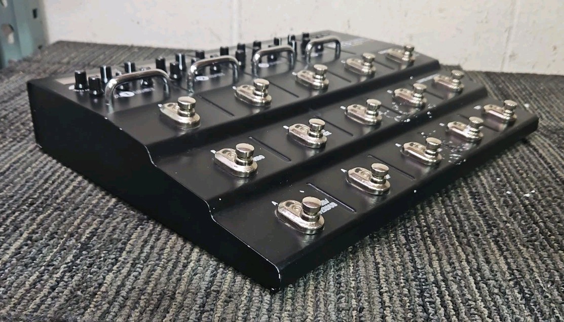 Line 6 M13 Stompbox Modeler Guitar Multi-Effects Pedal