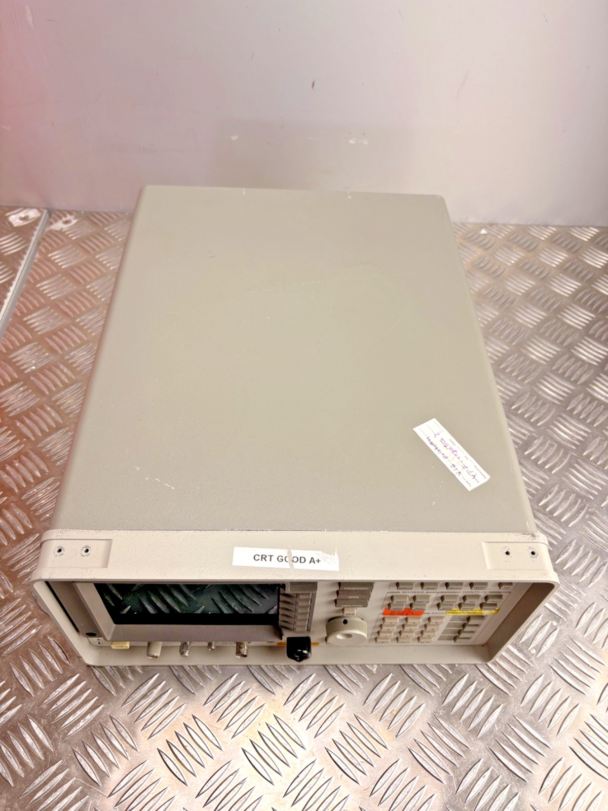 HP 8561E Spectrum Analyzer 30Hz-6.5GHz RF Microwave Analyzer Powers On