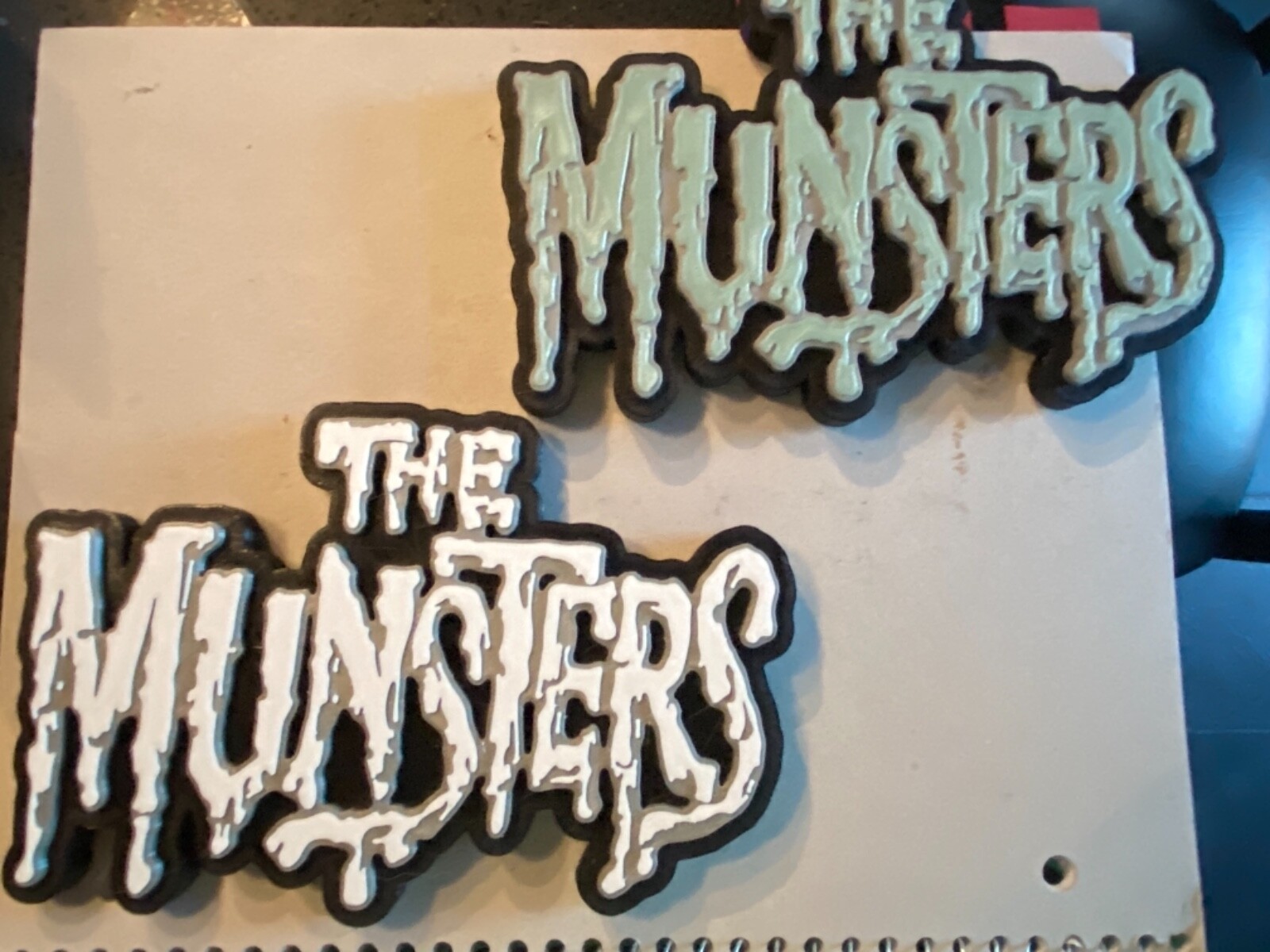 THE MUNSTERS PINBALL Mod BACK BOX HING MOD 3D LOGO(PAIR) -Black, Gray & White