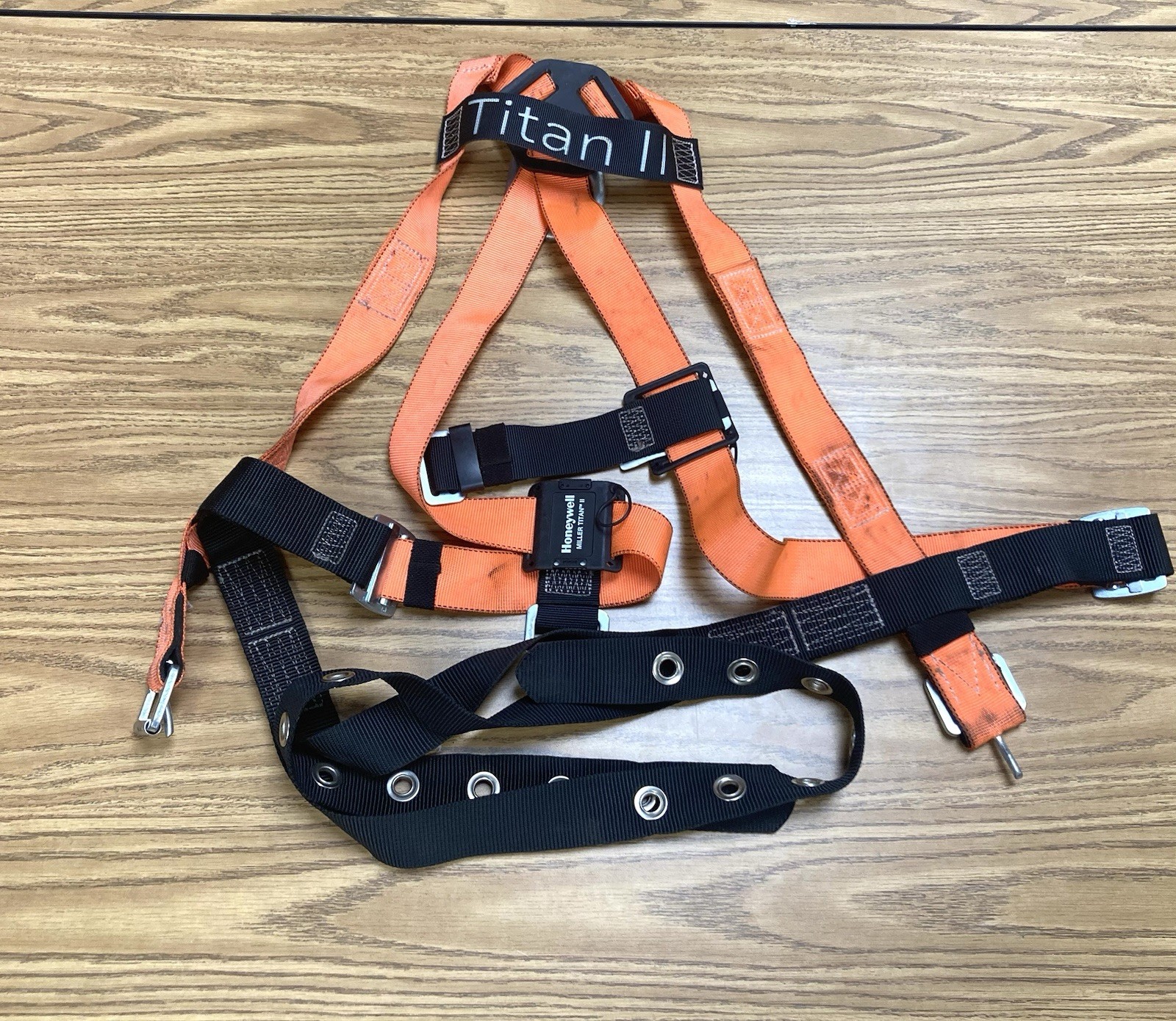 Honeywell Miller Titan II L/XL Lineman Protection Gear Harness Full Body Exc Con