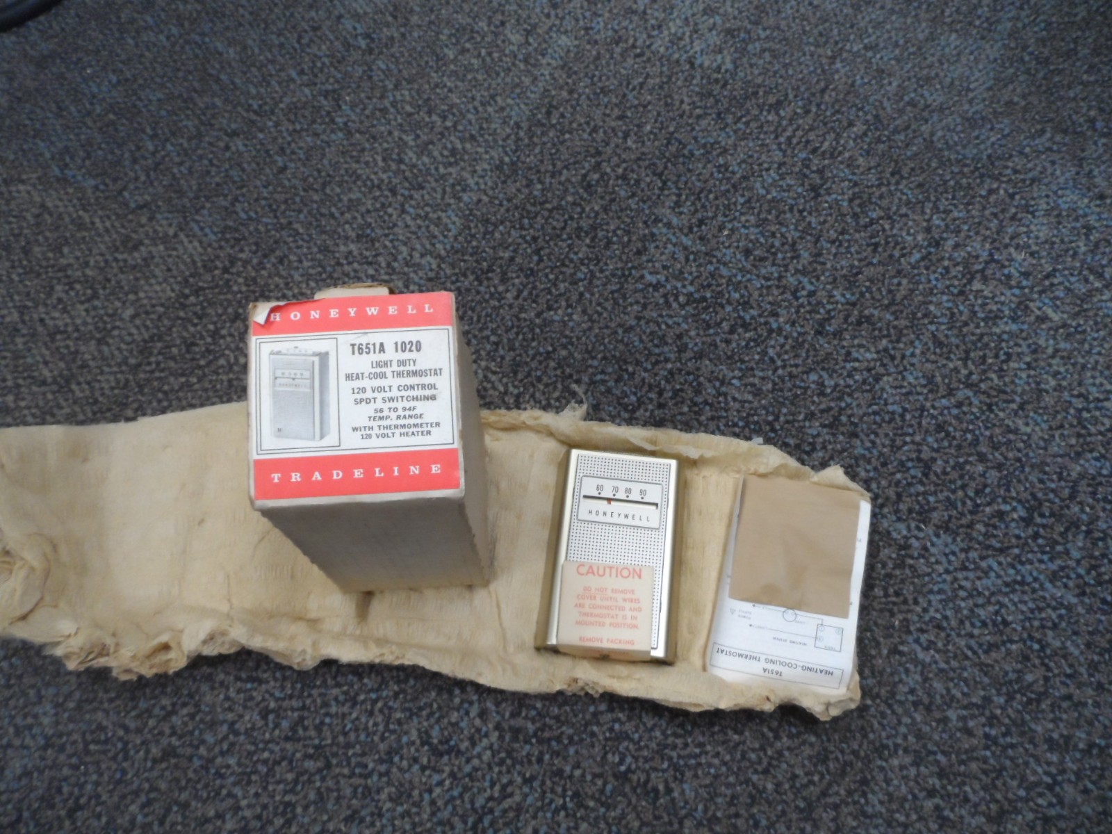NEW Old Stock Honeywell T651A  1020  Heat Thermostat T156A1020