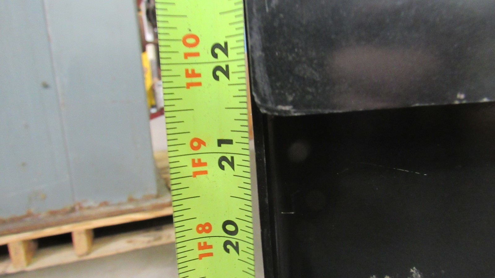 NEW NO NAME MODEL 810 HEAVY DUTY FIRE EXTINGUISHER MOUNTING BRACKET