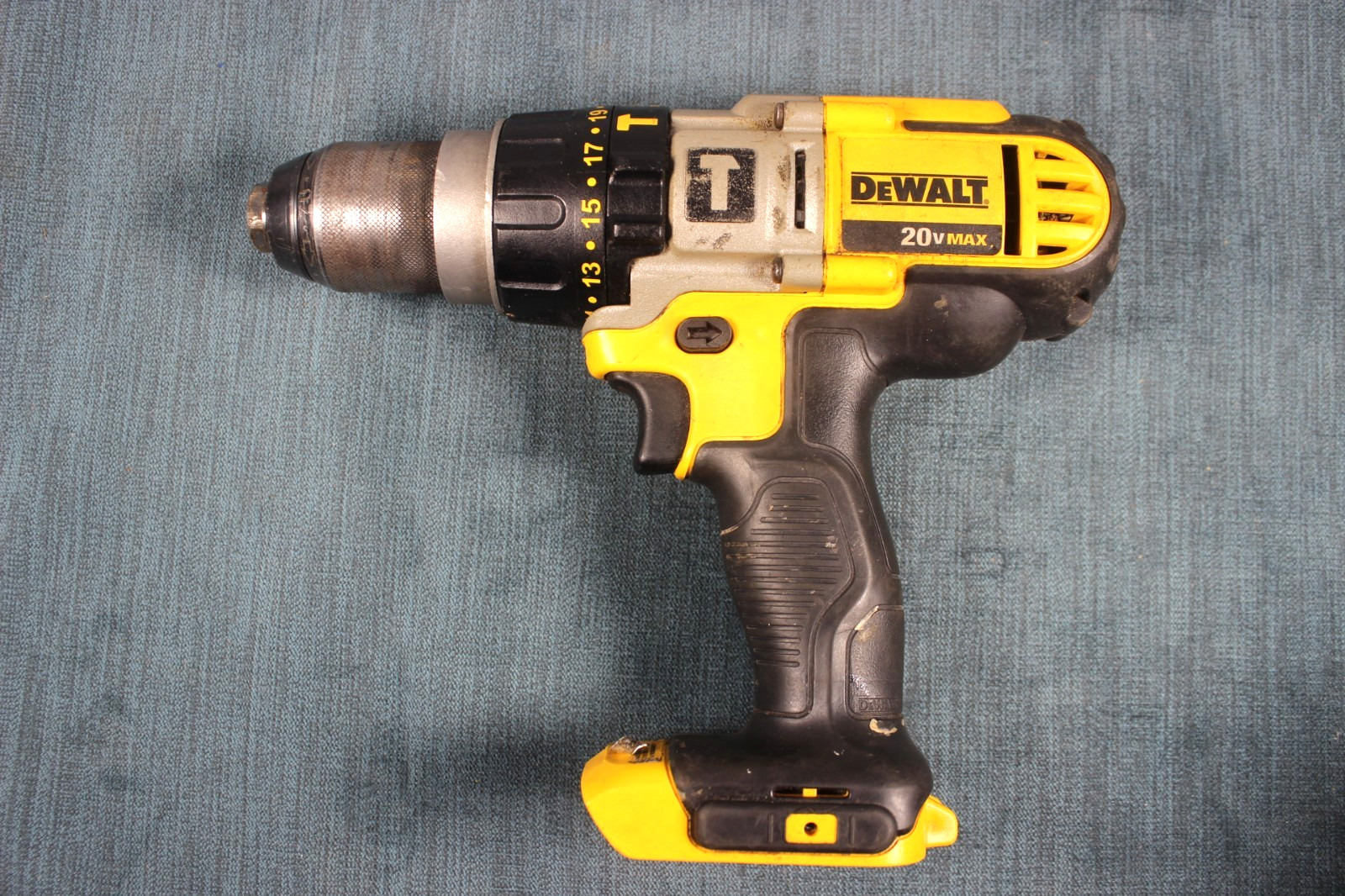 Dewalt DCD985 20v Cordless Li-Ion Variable Speed Hammer Drill / Driver Tool Only