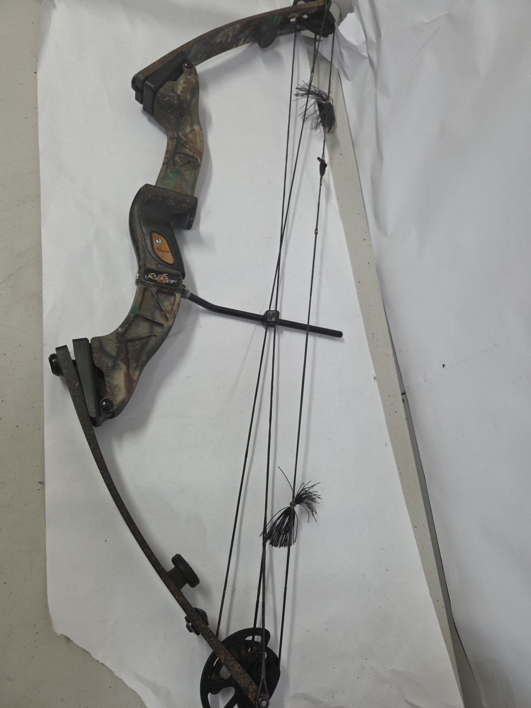 Hoyt Raptor Intruder Compound Bow W/ Bag Weight 29 Length 57.5- Right Hand