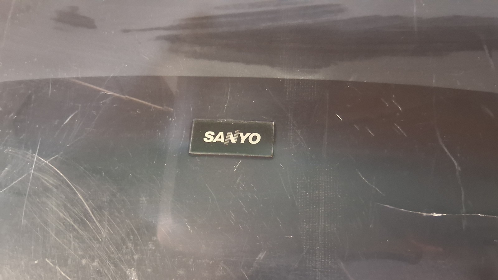 Sanyo 5-Disc CD Changer (a carousel style CD player) With Crack Plastic- works!