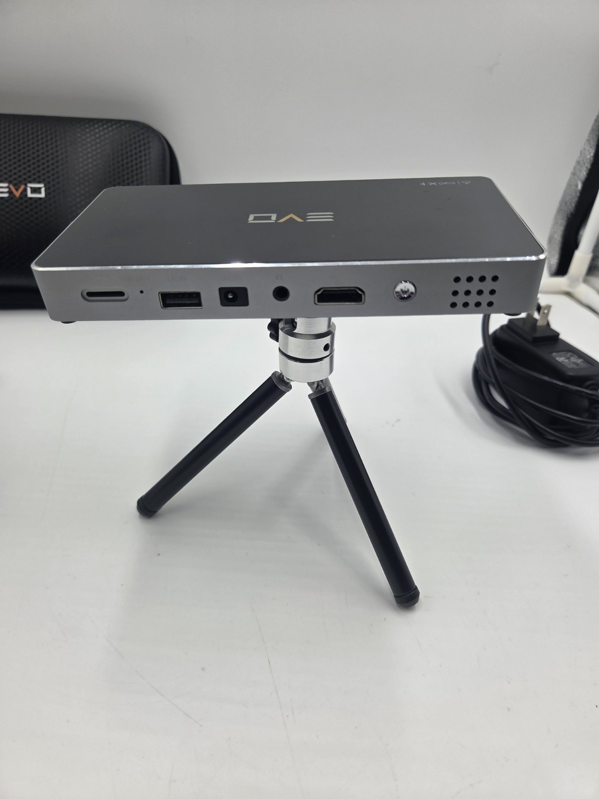 Evo SJ3000 Smart Mini Projector