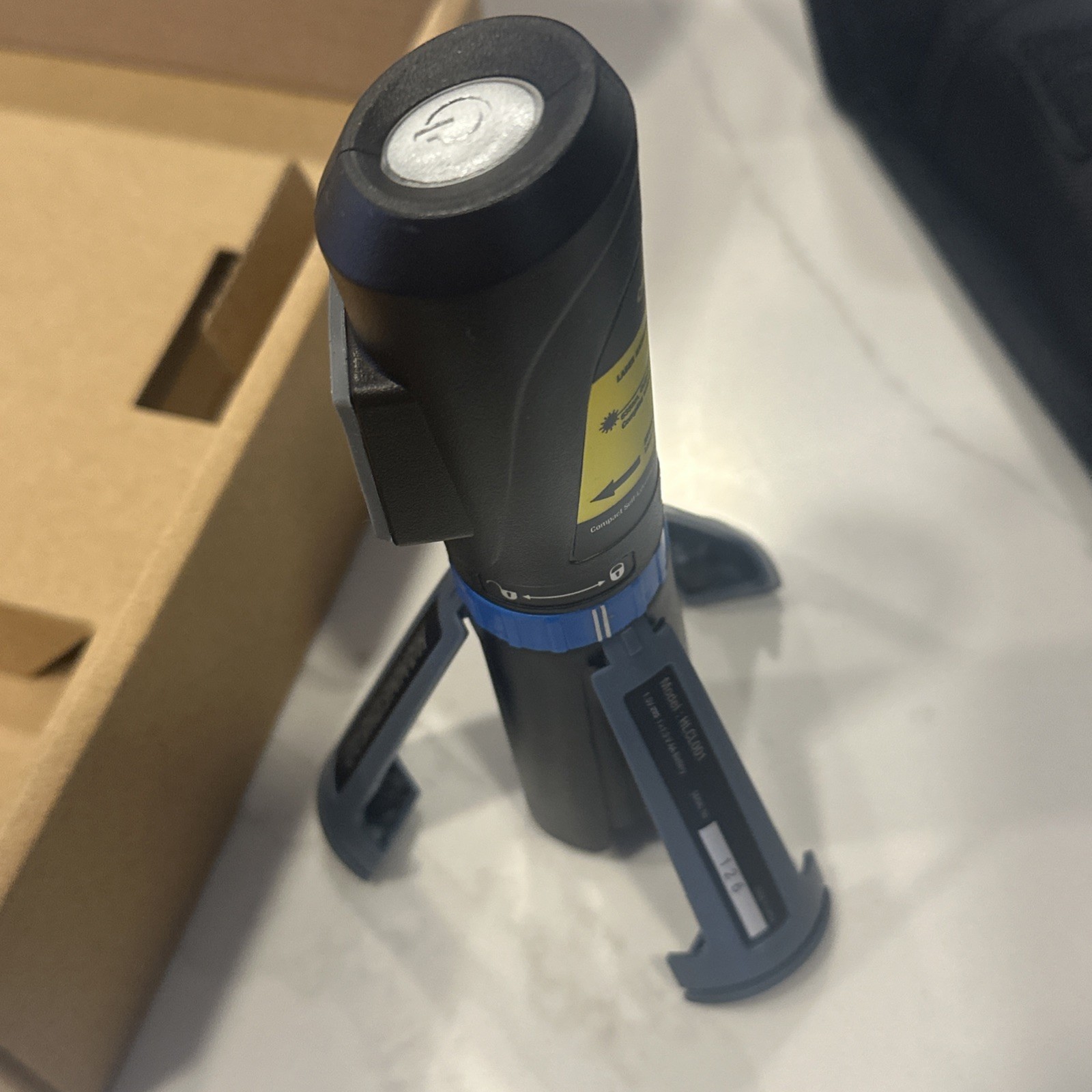 Hammerhead Compact Self Leveling Cross Line Laser W/ Foldout Legs & Case + Batt