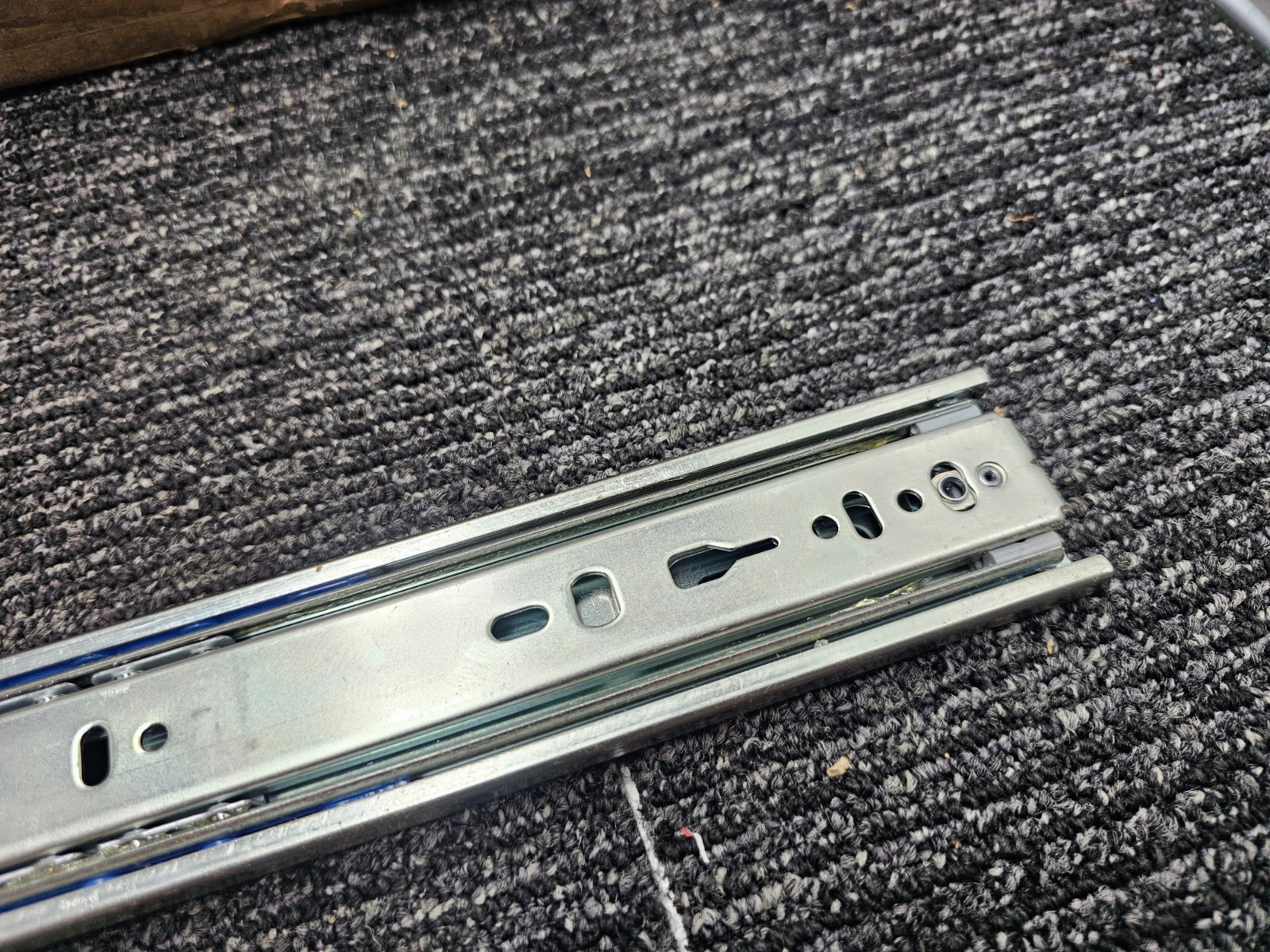 (QTY 2) Accuride 3832-E18 Drawer Slide Side/Bracket Mount Full Ext Light Duty