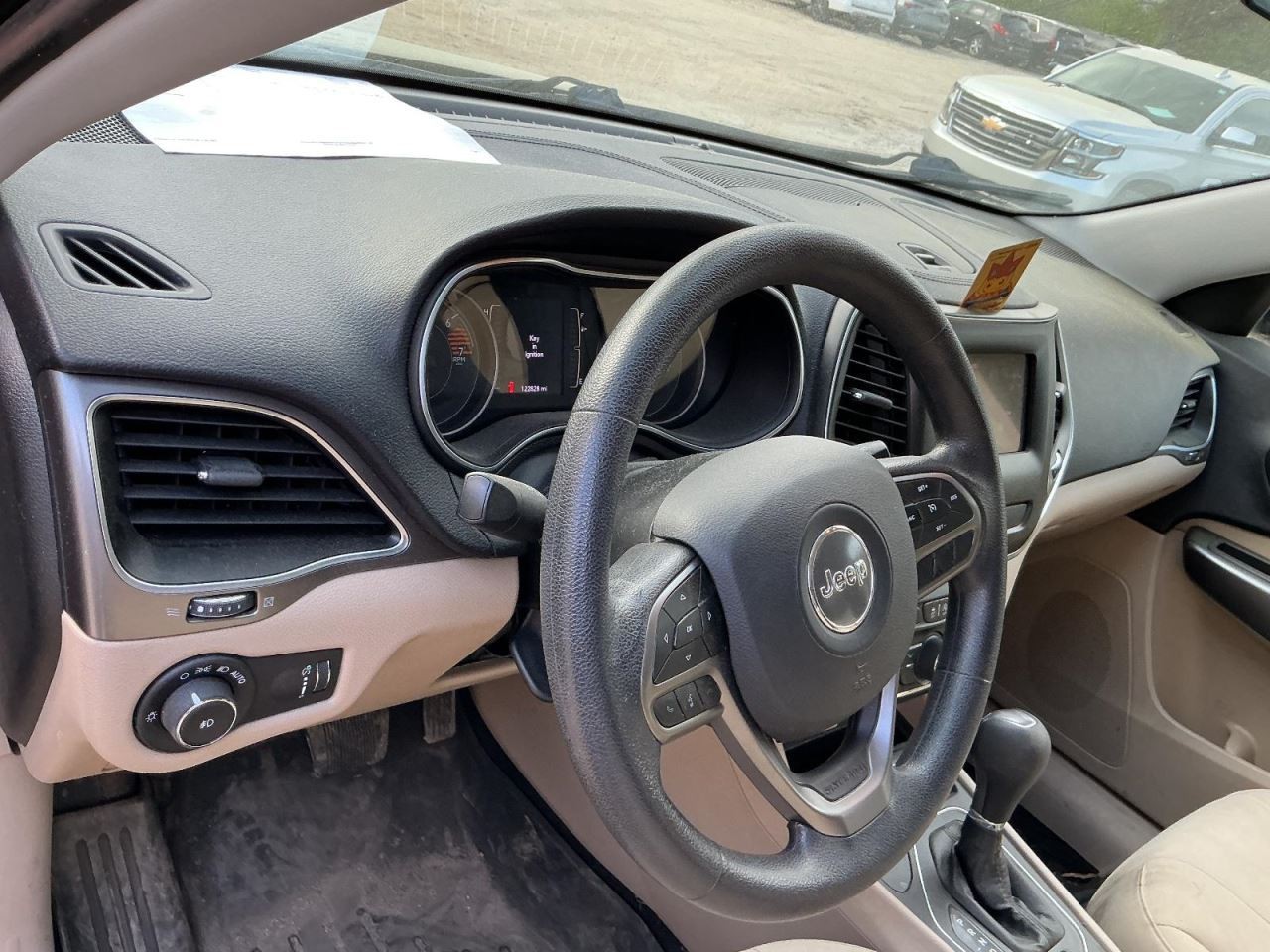 CHEROKEE 2019 Glove Box 5013423